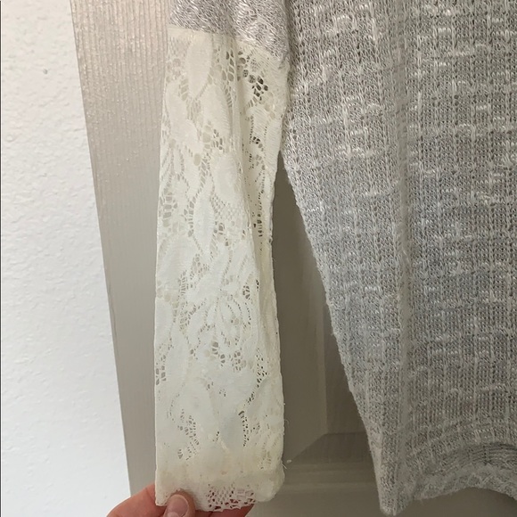 Lightweight top with lace sleeves! - Picture 2 of 2